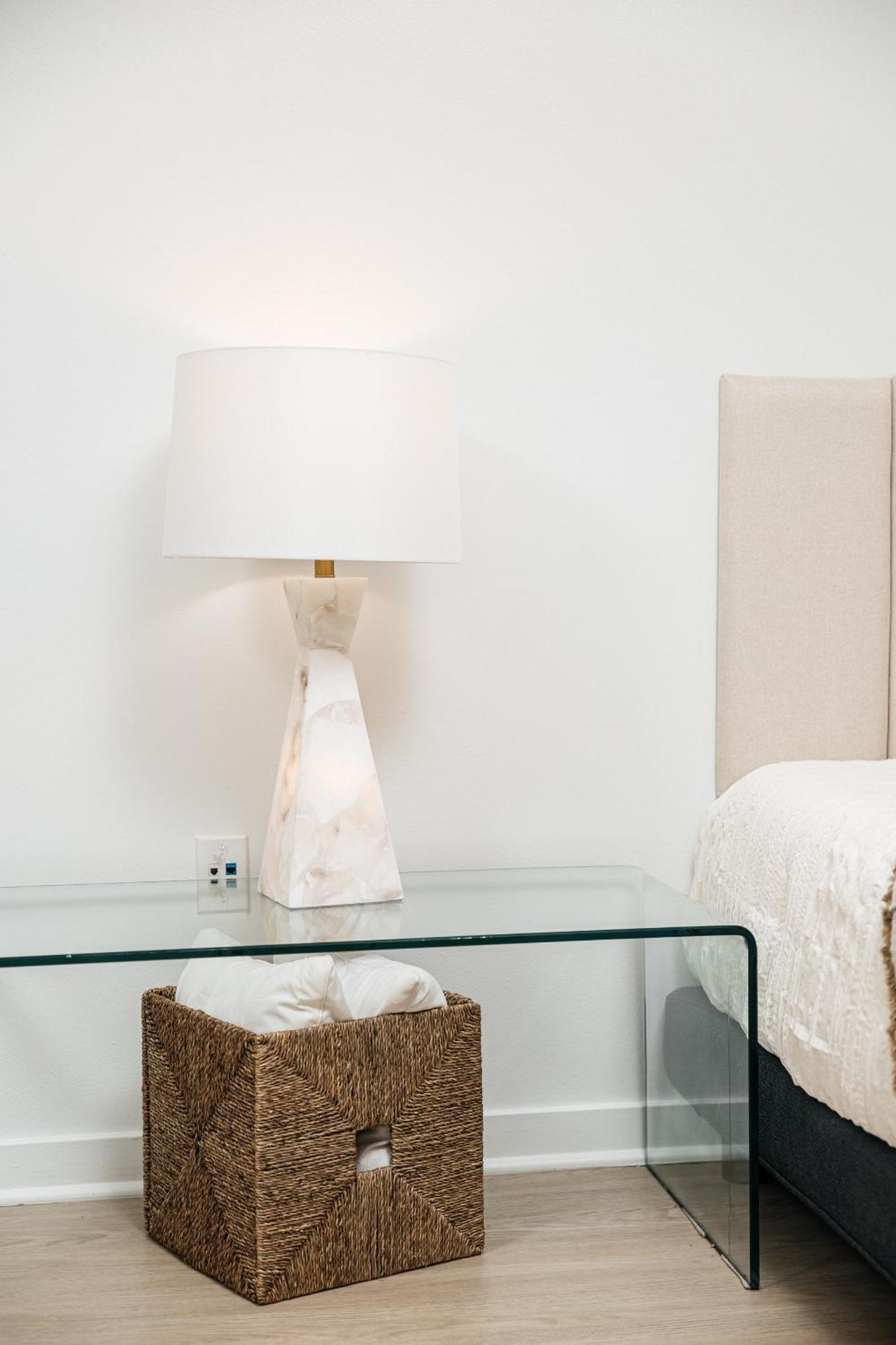 Apartment Seaside Serenity - Chic Santa Monica
