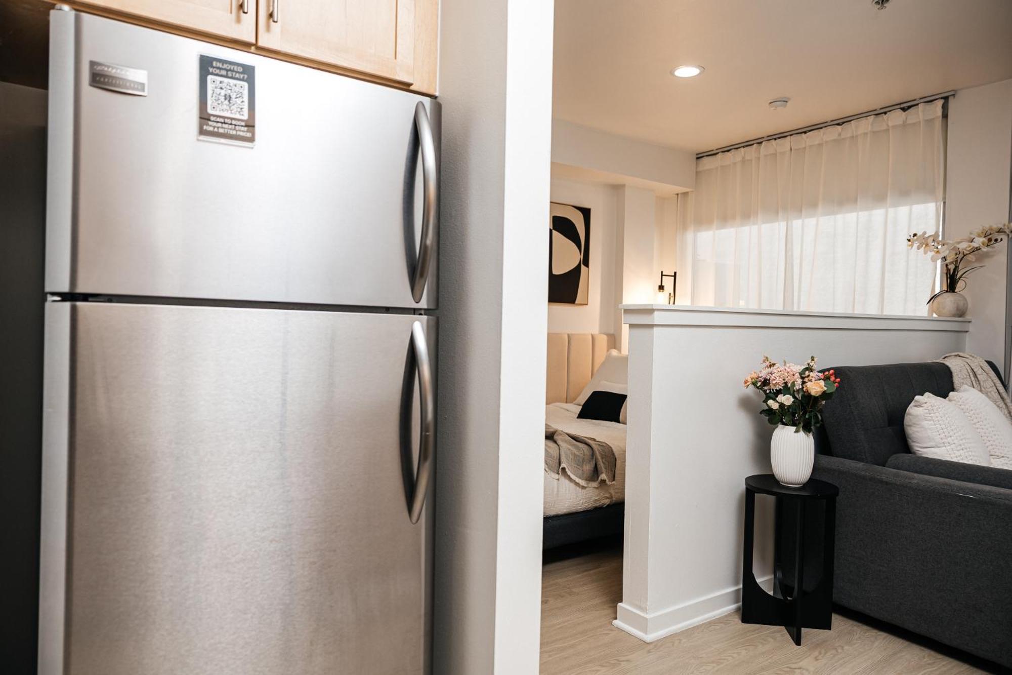 Apartment Seaside Serenity - Chic Santa Monica Los Angeles